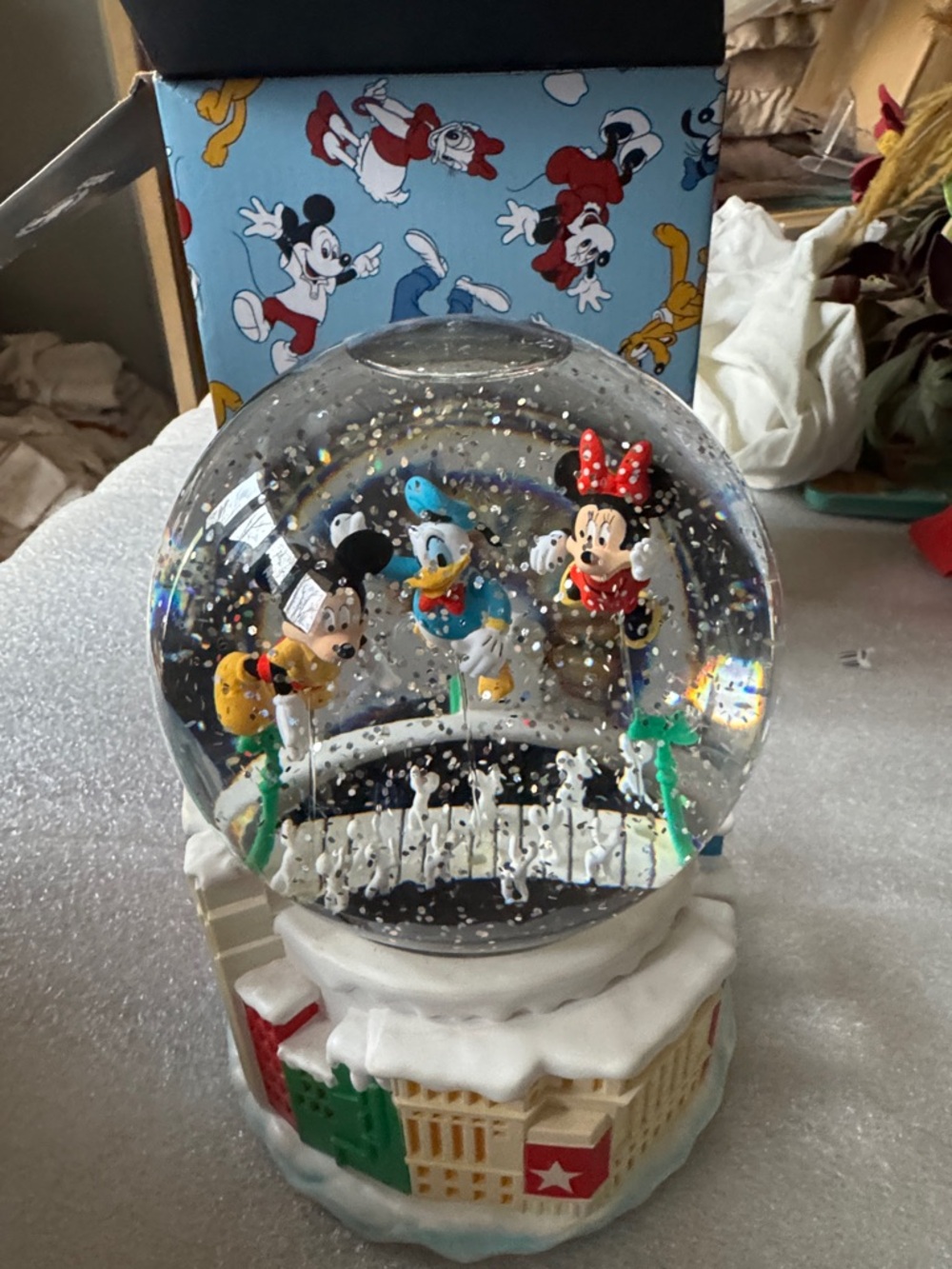 Disney Mickey Mouse & Friends LED Light Parade Balloon Snow Globe Exclusive - Picture 5 of 11